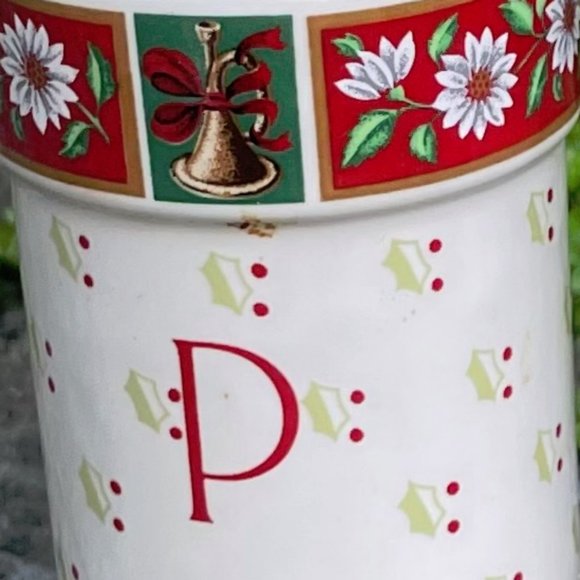 Vintage Ceramic Holiday Vintage Salt & Pepper Shakers - Picture 3 of 5